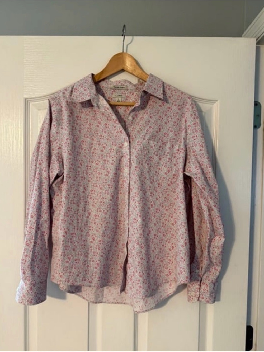 L.L.Bean Wrinkle Resist Floral Button Down Shirt Large Petite 100% Cotton - Picture 2 of 4